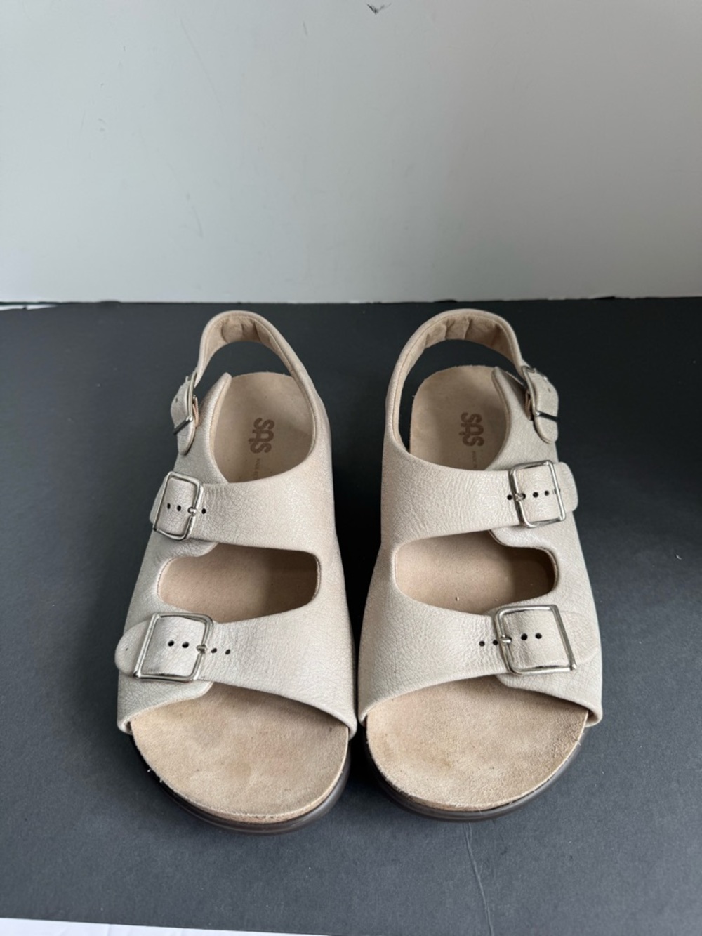 SAS Relaxed Printed Leather Buckle Strap Sandals. Size 8.5W - Picture 12 of 16